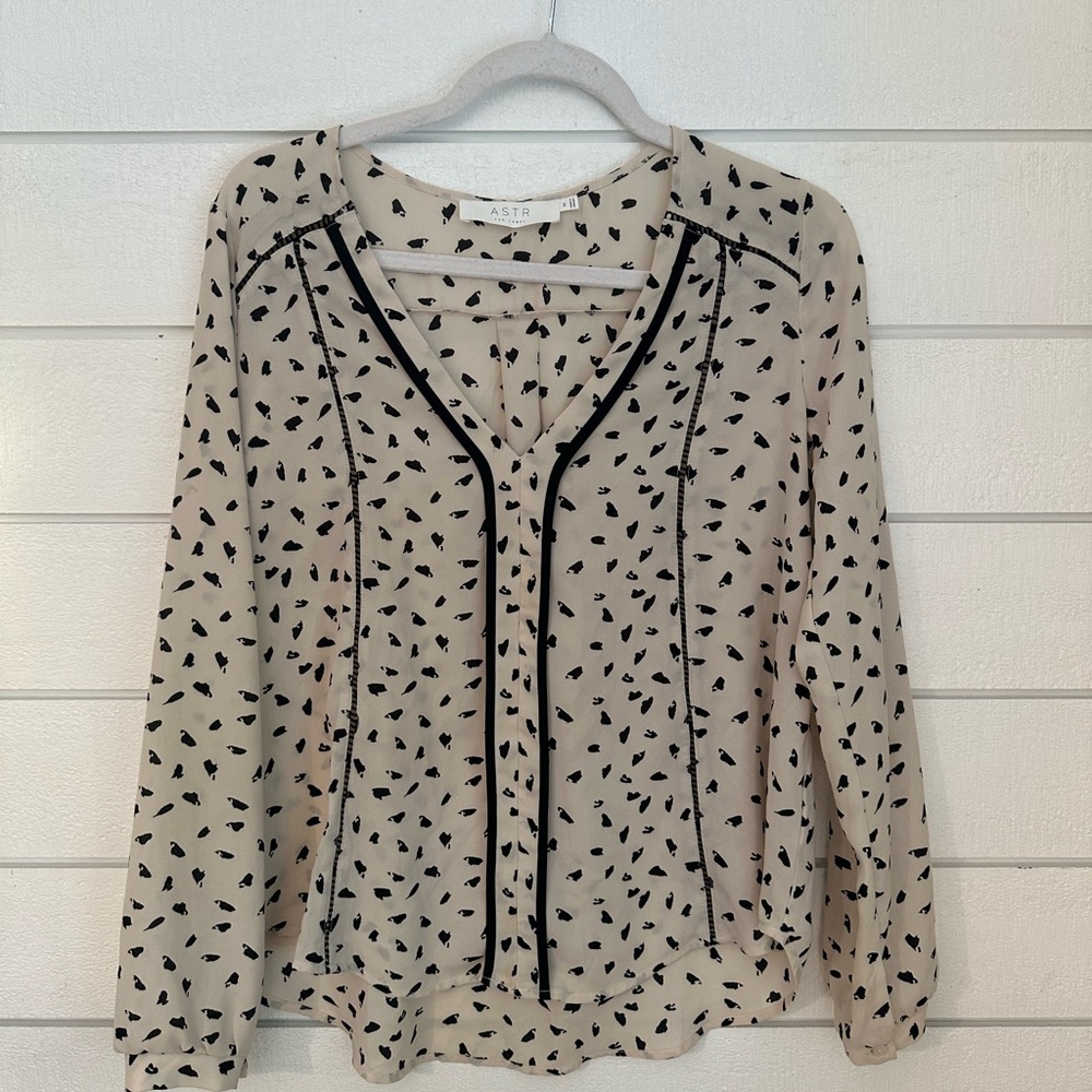ASTR Sz M printed blouse
